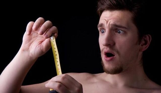 bărbatul a măsurat penisul înainte de mărire